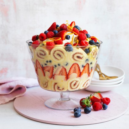 Easy Custard Berry Trifle