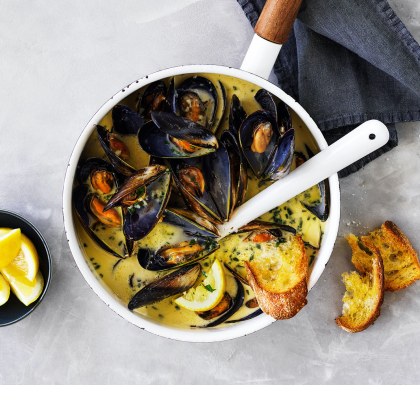 Easy As Aussie Mussels with a Creamy Garlic Sauce