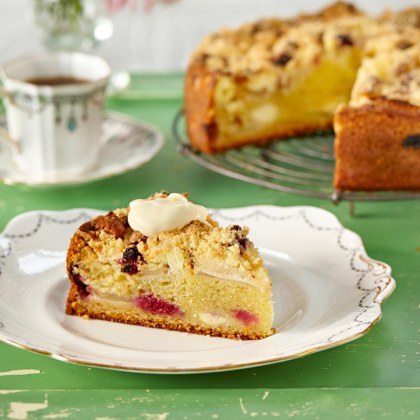 Apple and Raspberry Crumble Cake