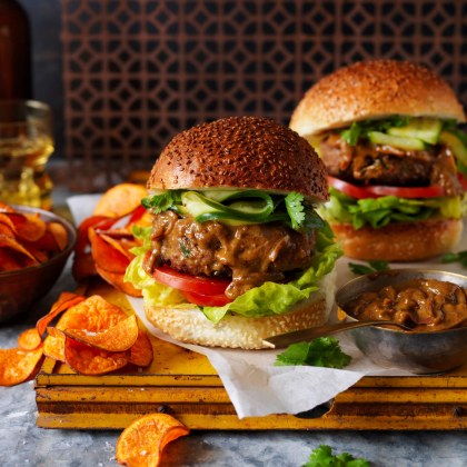 Lamb Korma Burgers with Onion Curry Sauce