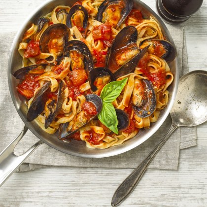 Mussel fettuccine with Napoli sauce