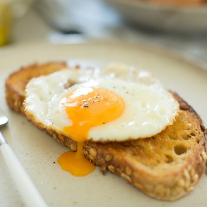 How to fry an egg