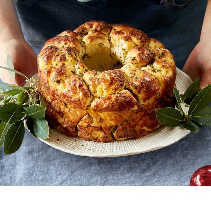 Sage, Thyme and Roasted Garlic Bread Wreath