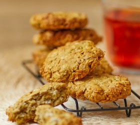 Sugar-free ANZAC biscuits