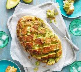 Avocado, Garlic and Cheese Pull-Apart Bread Avocado, Garlic and Cheese Pull-Apart Bread
