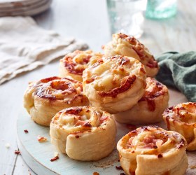 Bacon and Cheese Pizza Scrolls Bacon and Cheese Pizza Scrolls