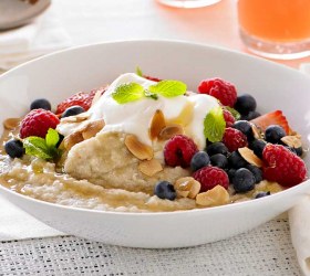 Oat & Quinoa Porridge with Berries