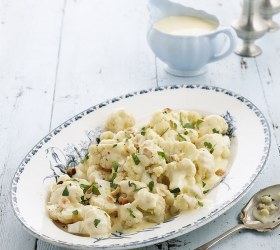 Easy Cauliflower Cheese with Herb and Nut Crust Easy Cauliflower Cheese with Herb and Nut Crust