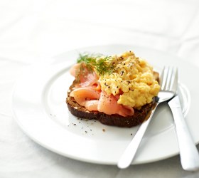 How to scramble Eggs