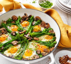 Eggs with herbed mushrooms