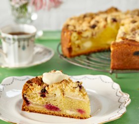 Apple and Raspberry Crumble Cake