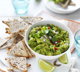 Spicy Guacamole with Bread Crisps