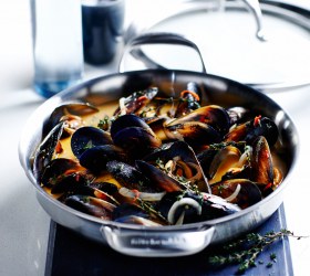 Wine, Saffron and Chilli Infused Mussels Wine, Saffron and Chilli Infused Mussels