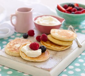 Mini Pikelets with Berries & Yoghurt