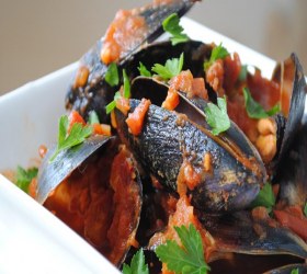 Mussels in a Spicy Tomato Sauce Mussels in a Spicy Tomato Sauce