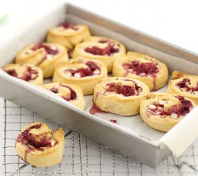 Apple-Berry Cream Cheese Scrolls