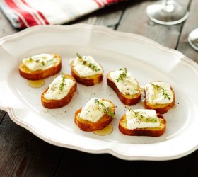 Goats' Cheese and Honey Crostini Goats' Cheese and Honey Crostini