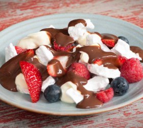 Eton Mess with Dessert Sauce