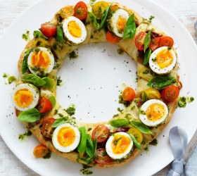 Herbed ricotta pastry wreath with pesto eggs Herbed ricotta pastry wreath with pesto eggs