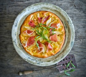 Pear and Prosciutto Pizza Pear and Prosciutto Pizza