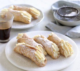 Cannoli with Ricotta Cream