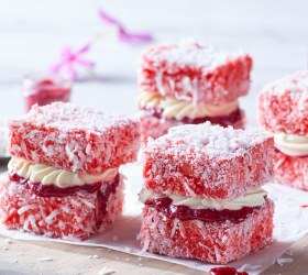 Low-carb Raspberry Lamingtons