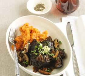 Soy-braised beef cheeks