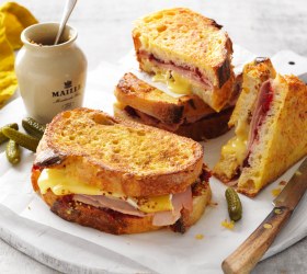 Ham, cranberry and camembert French toasts Ham, cranberry and camembert French toasts