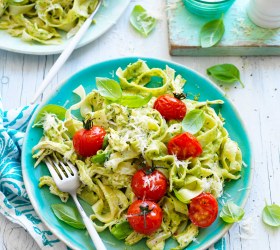 Chicken Fettuccine with Creamy Avocado Pasta Sauce Chicken Fettuccine with Creamy Avocado Pasta Sauce