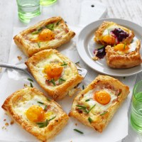 Cheesy, Tomato Pesto, Ham and Egg Puffs