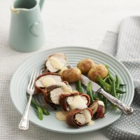 Spinach and Prosciutto Stuffed Chicken Breast with Cheese Sauce