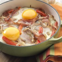 Egg Pan with Leg Ham, Red Onion and Capsicum