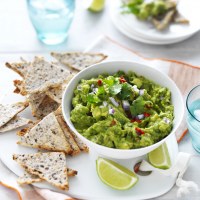 Spicy Guacamole with Bread Crisps