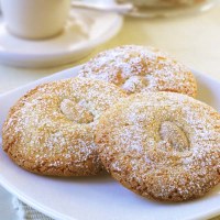 Amaretti biscuits