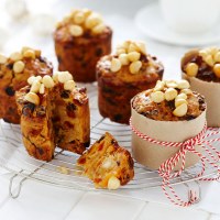 Mini Blond Christmas Cakes