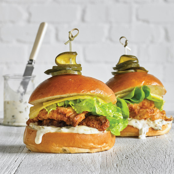 Crunchy chicken burgers with aioli