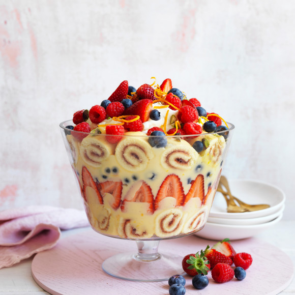 Christmas Berry Custard Trifle 