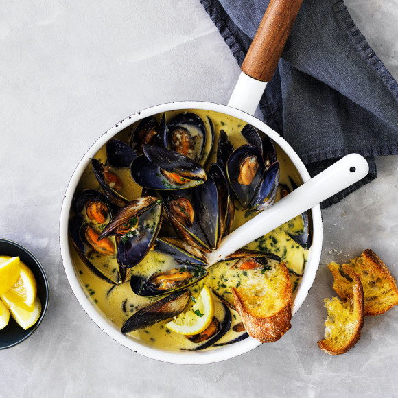 Creamy Garlic Mussels recipe 