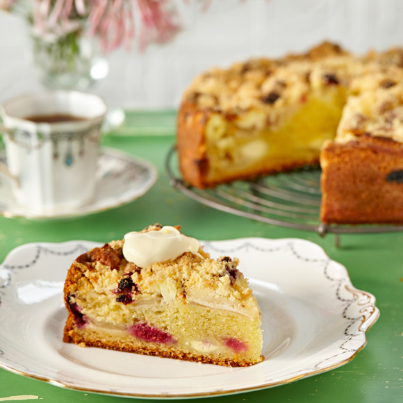 Apple and Raspberry Crumble Cake
