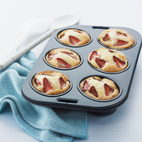 Strawberry and Cream Cheese Friands