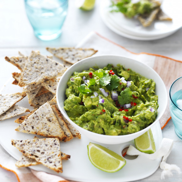 Spicy Guacamole with Bread Crisps