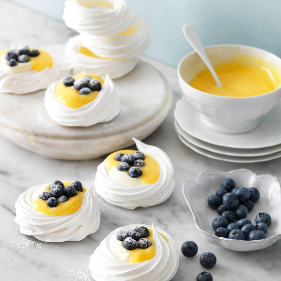 Crisp meringue nests with cream and curd