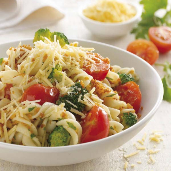 Pasta with broccoli and cherry tomatoes