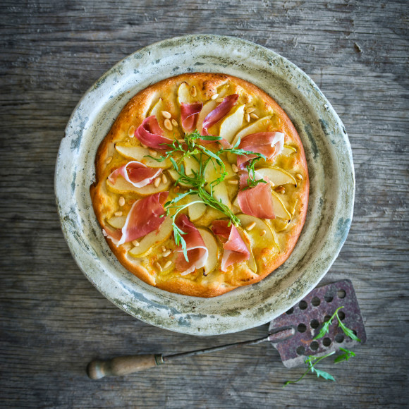 Pear and Prosciutto Pizza