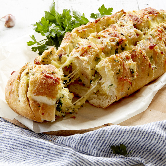 Mediterranean 4 Cheese Pull-Apart Loaf