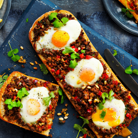 Turkish bread with spiced lamb and eggs 