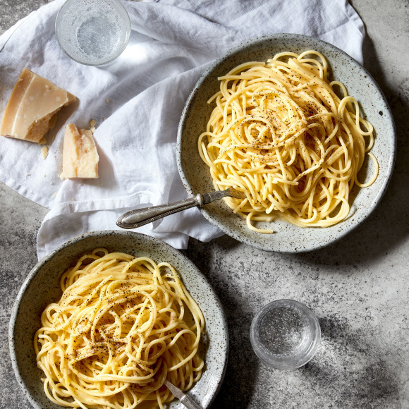 Easy cacio e pepe pasta recipe
