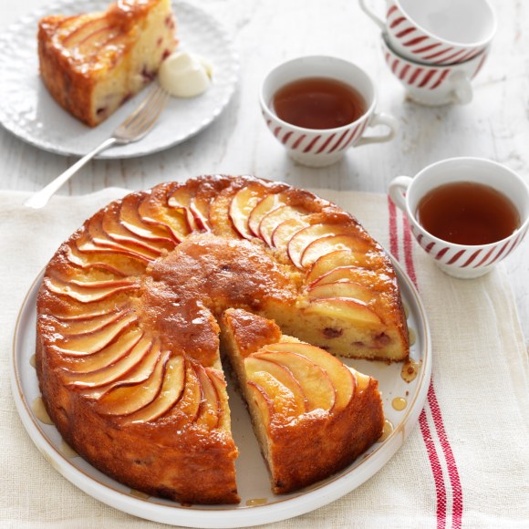 Apple Strawberry Cake