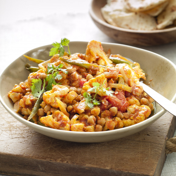 Vegetarian curry recipe made from Cauliflower and Chickpeas