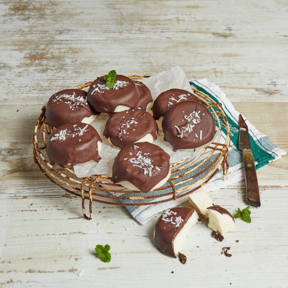 Sea Salt, Dark Chocolate and Almond Cluster Fat Bombs